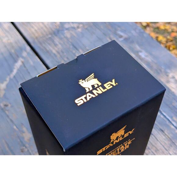 Stanley Halloween Winterscape Quencher H2.0 FlowState Tumbler 40 OZ Limited - Picture 9 of 10